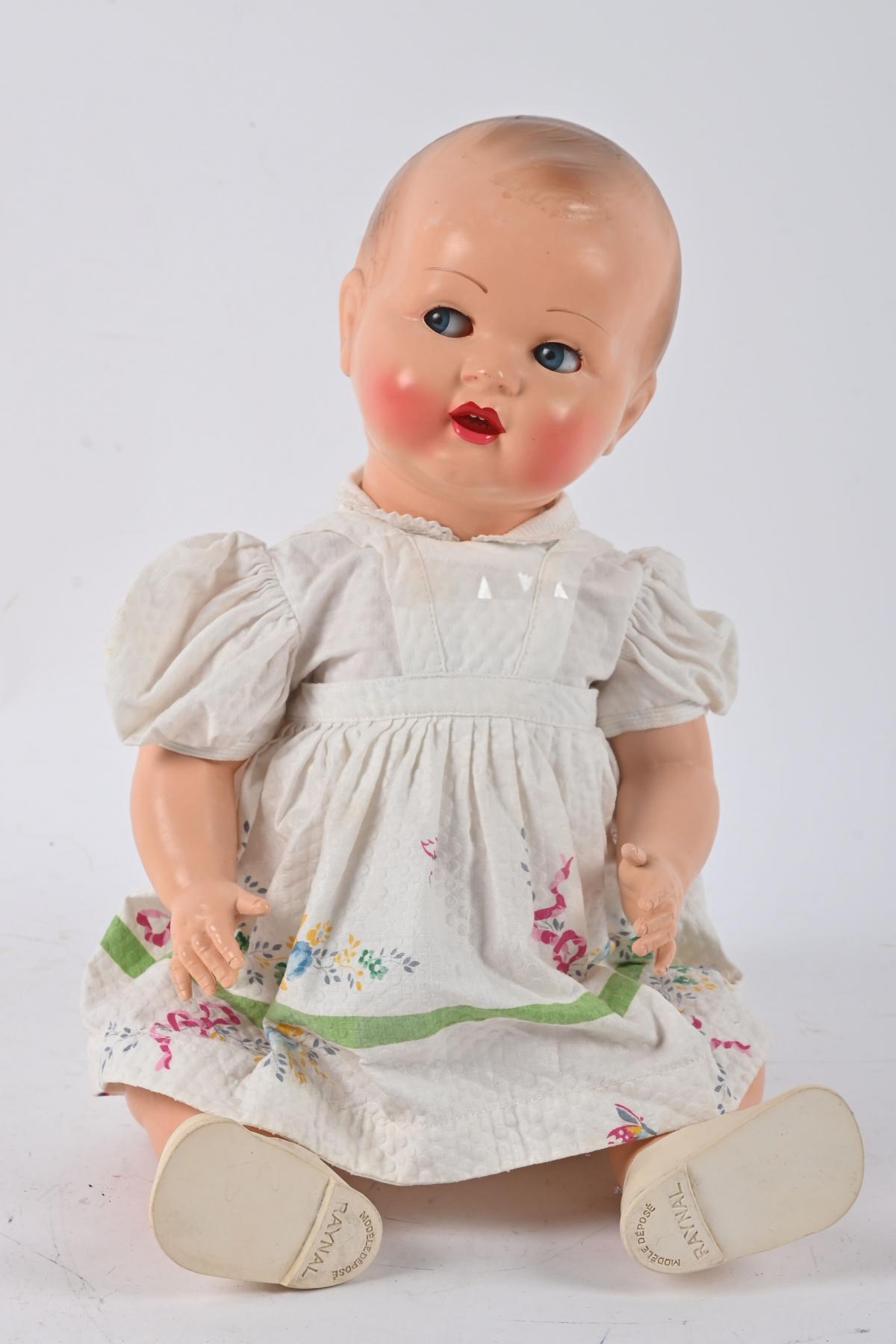 PAR AMOUR DES POUPEES : un bébé Raynal, tête rhodoïd n° 1
