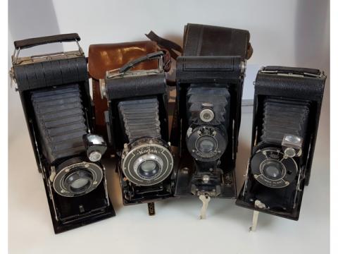 Lot De 4 Appareils Photo Vintage / Anciens - Marque Polraroid (avec Faute D'orthographe Assumée)