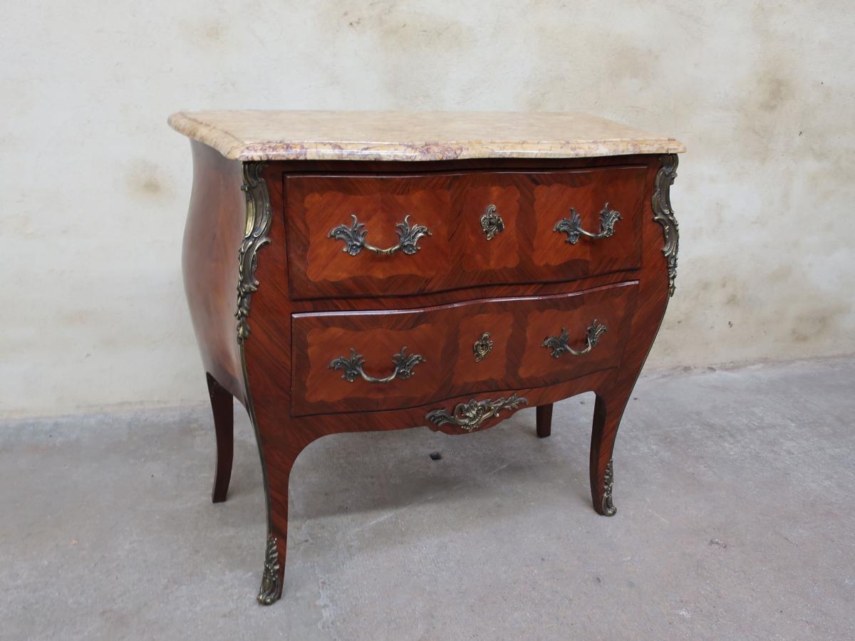 Meubles anciens et rustiques des XIXème et XXème siècles, et meubles