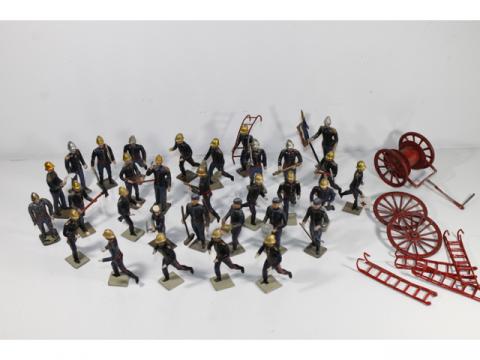 POMPIERS DE PARIS Cbg Mignot - Pompier Avec La Pelle EUR 15,00