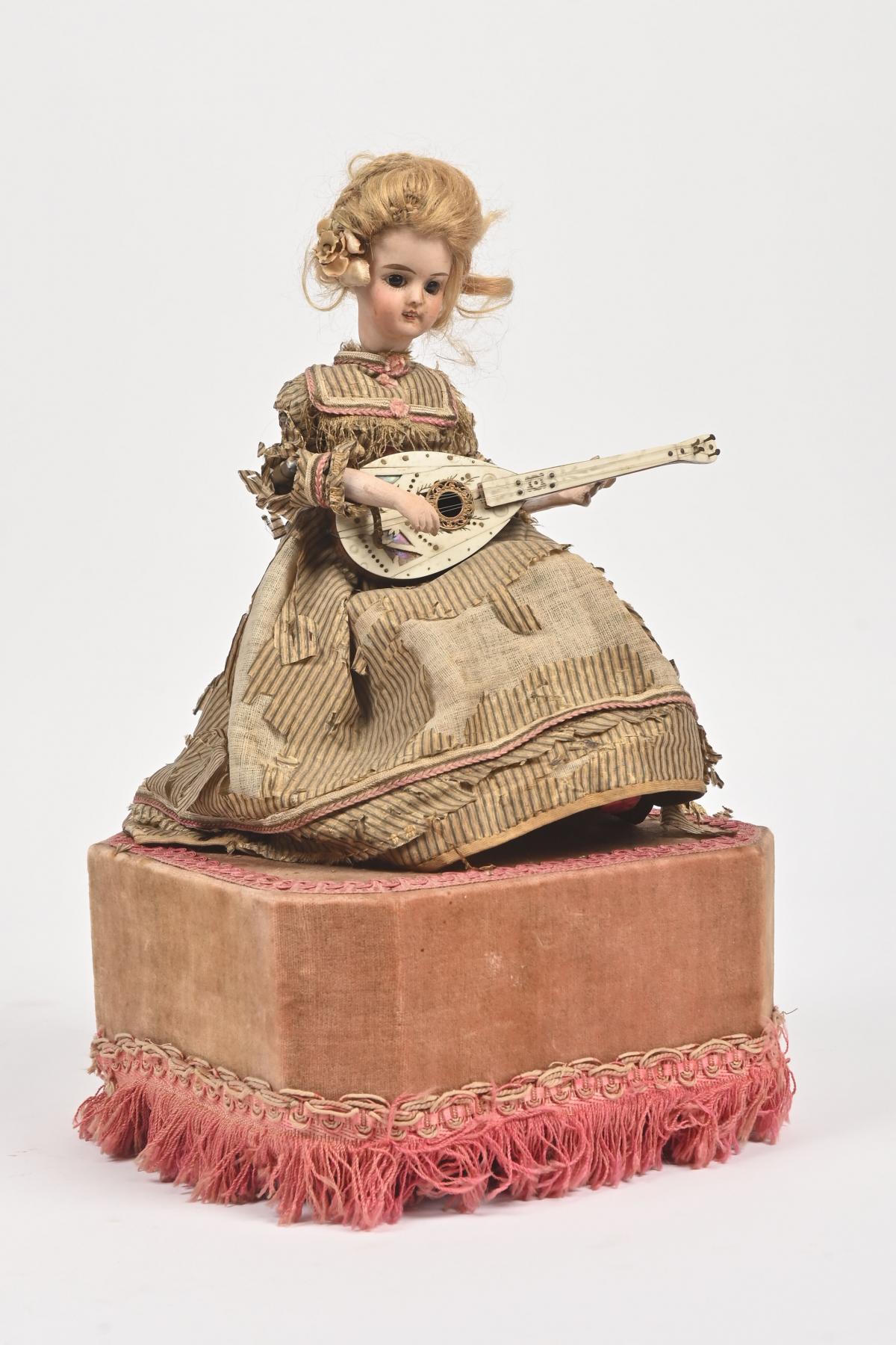 Vente Automate musical de salon traditionnel en porvelaine de Jean et