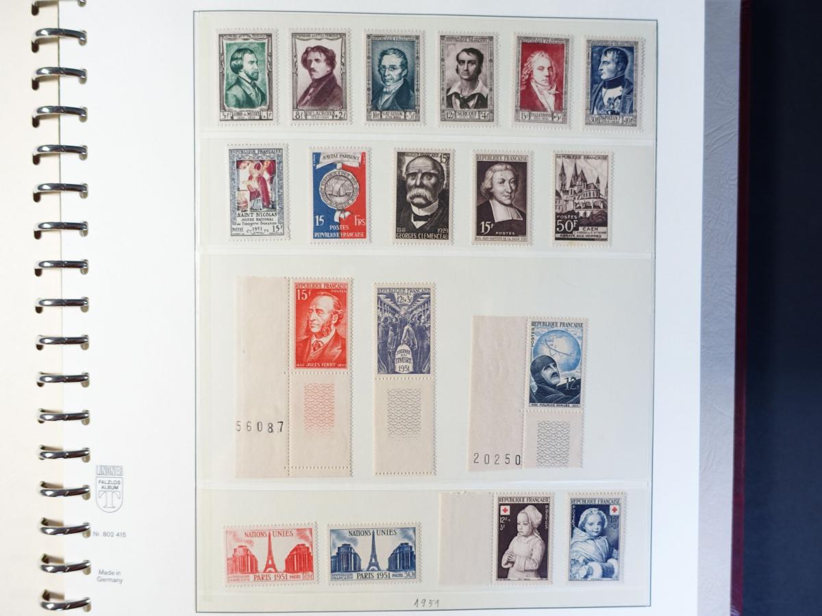 PHILATELIE - TIMBRES - CARTES POSTALES & VIEUX PAPIERS