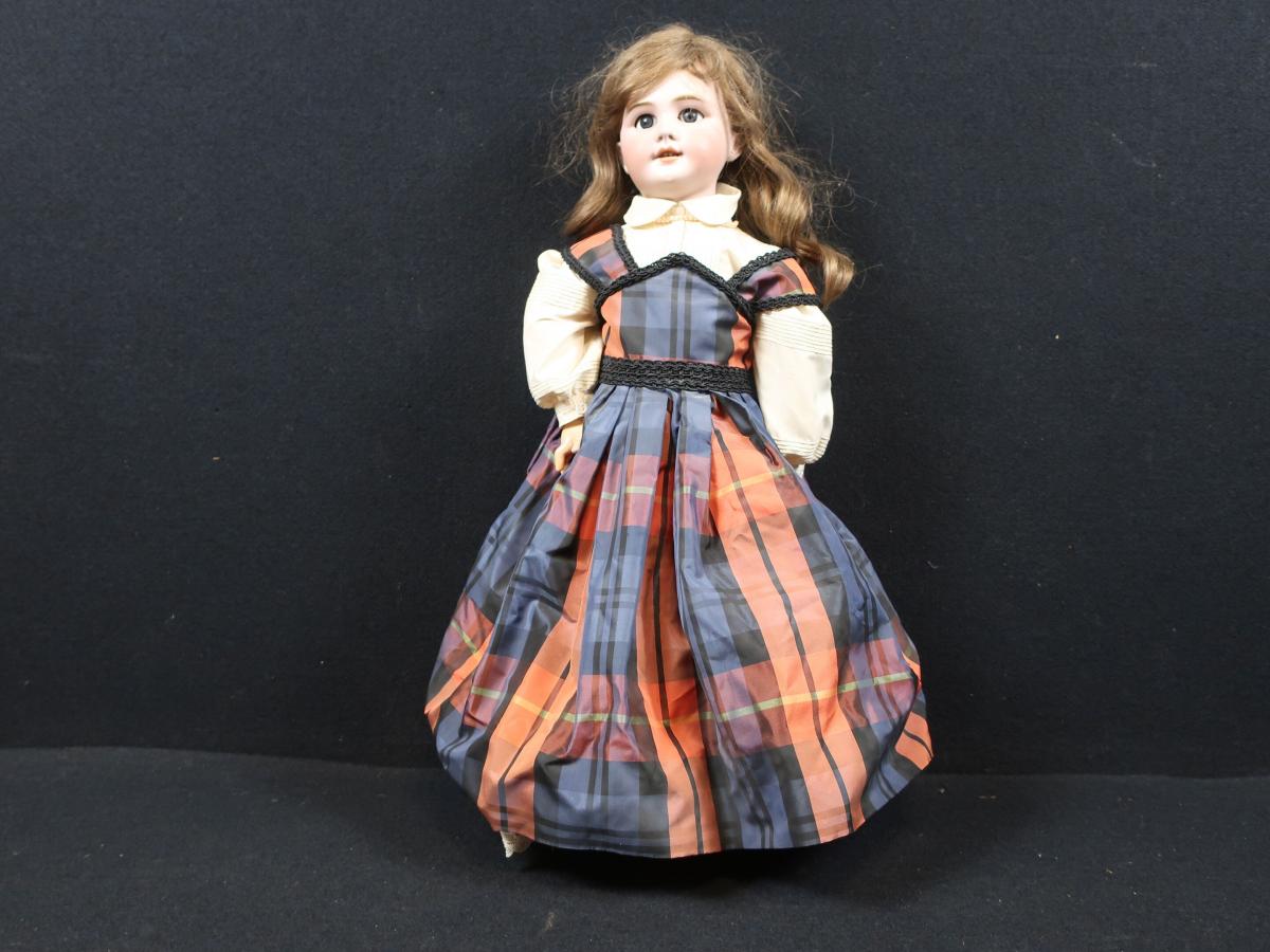 Poupée ancienne. tête en tissu biscuit 30 cm (12 po