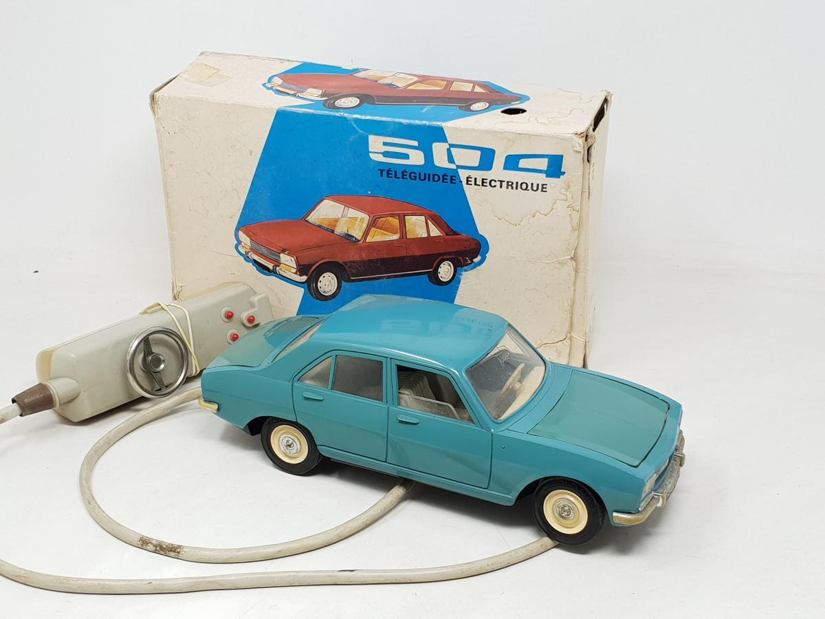 Dinky 1452 Peugeot 504 Berline 1968 - 1:43 - Vintage - France - Marron