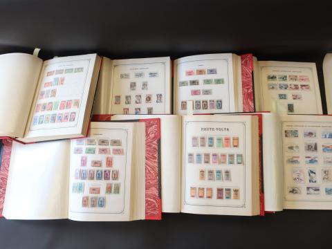Timbres oblitérés thématiques : 34 Espace : 2,70 - Collection