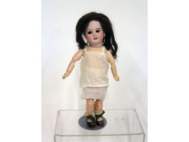 Lot de Petite mignonette à tête porcelaine SFBJ Paris 60 et corps composition au prix de 50 à 80 € en vente aux enchères par l'hôtel des ventes