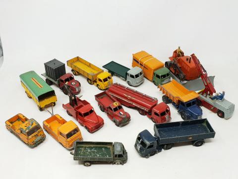 Bburago - Echelle 1/18 - Lot de 10 voiture miniature: Jaguar, Porsche,  Bugatti, Ferrari, Lancia, Mercedes-Benz, Lamborghini & Doge - Catawiki