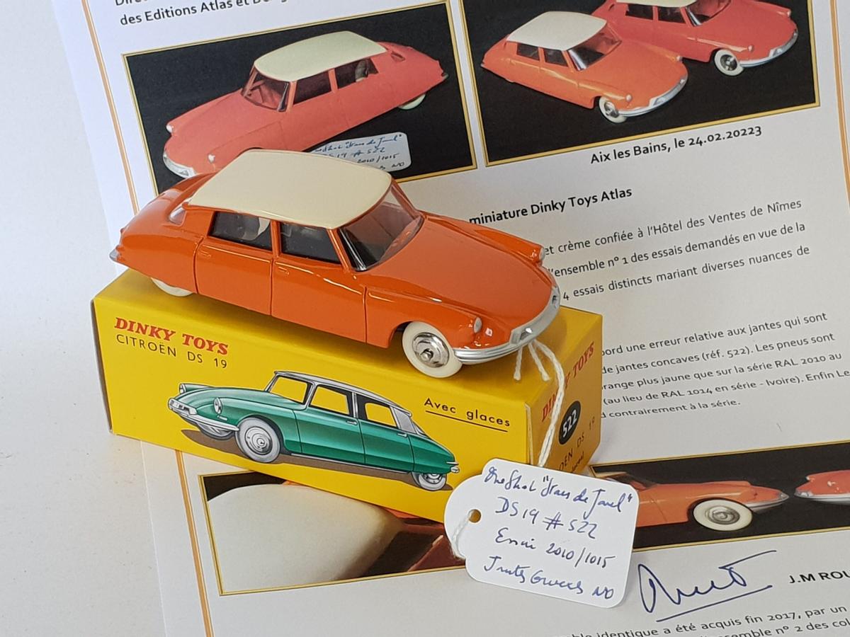 Dinky Toys Atlas , Renault Dauphine Crème , Collection Miniature