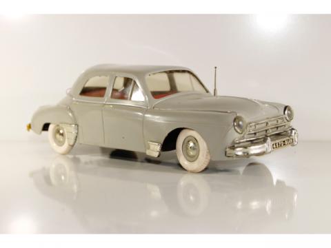 Dinky Toys Renault Frégate Bicolore Rouge Et Mastic, échelle 1/43ème, CIJ
