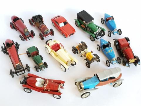 Dinky Toys GB 243 BRM 2.5L F1 1964 Avec Pilote - Échelle 1/43, Zamak, état Quasi Neuf