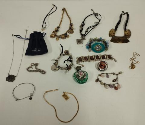 Lot De Bijoux Fantaisie - Occasion - Parfait Pour Créations Ou Collection