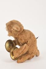 Ours mécanique à remonter vintage jouant des cymbales
