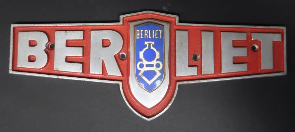 ANCIEN LOGO INSIGNE Ancienne Plaque de Calandre émaillée Berliet Lyon