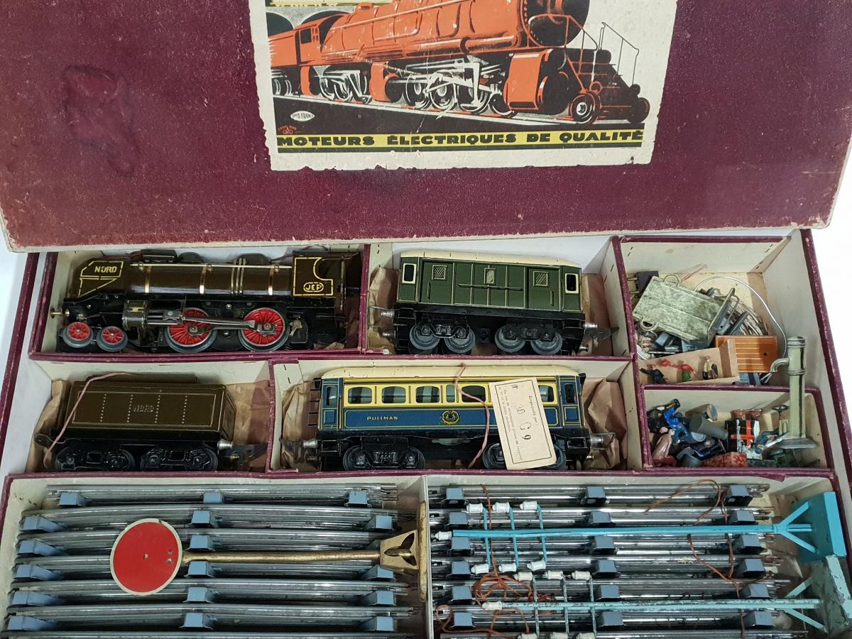 Trains-jouets : le plus beau, la Flèche d'or JEP. - Train Consultant