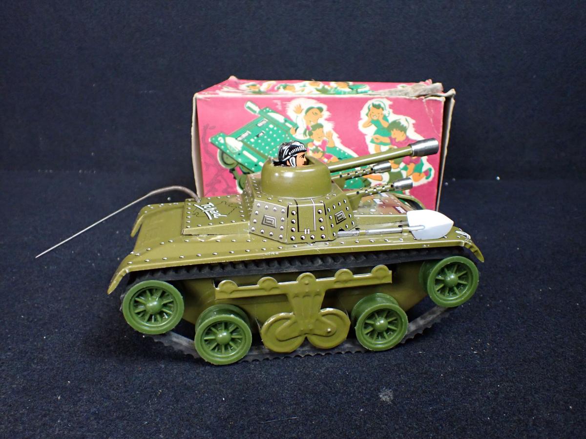 Joustra. tank 700, char, tchad. jouet tôle mécanique à La ette Sur Seine | Clasf jeux Joustra. tank 700, char, tchad. jouet tôle mécanique à La ette Sur Seine | Clasf jeux