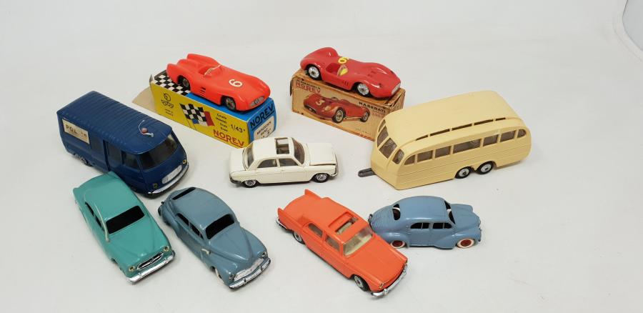 Lot De Miniatures Ferrari Et Maserati Années 50 - Dinky Toys Chine - 1/43