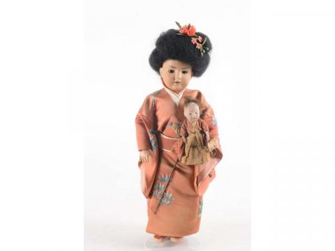 Poupée asiatique en porcelaine - France
