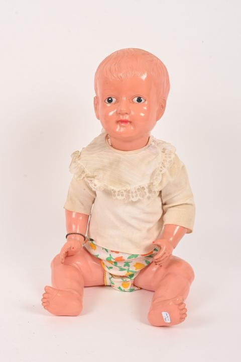 Poupée Mannequin. Tête, Avant Bras Et Mollets En Porcelaine, Le Reste Du Corps En Peau Les Yeux Fixes En Verre Avec Habits Hauteur 46 Cm Poupée Mannequin. Tête, Avant Bras Et Mollets En Porcelaine, Le Reste Du Corps En Peau Les Yeux Fixes En Verre Avec Habits Hauteur 46 Cm