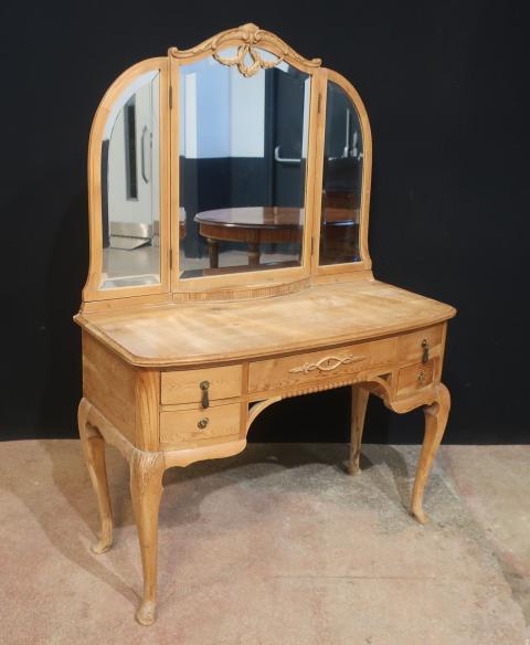 Coiffeuse De Style Louis XV Du XVIIIe Siècle