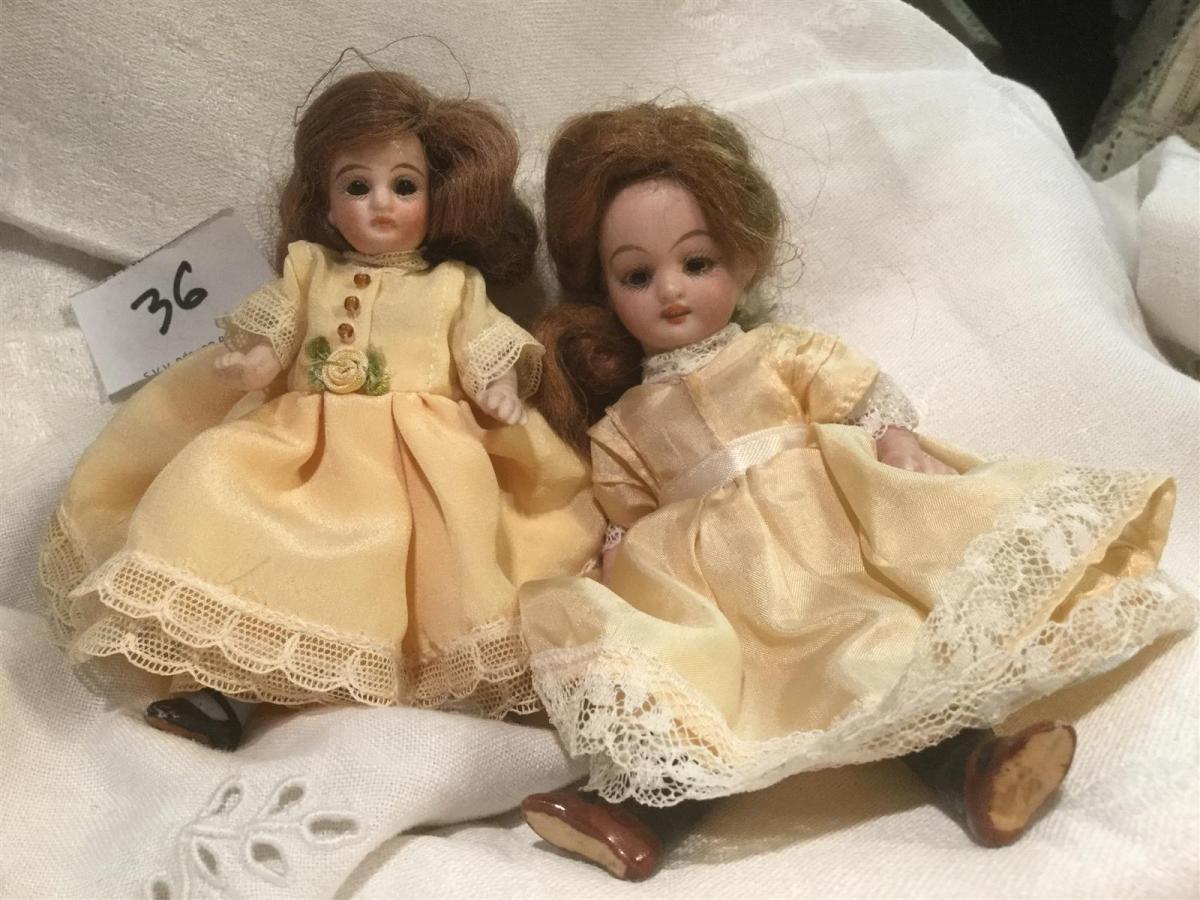 Lot De Jouets Anciens : Poupées En Porcelaine Et Animaux Miniatures