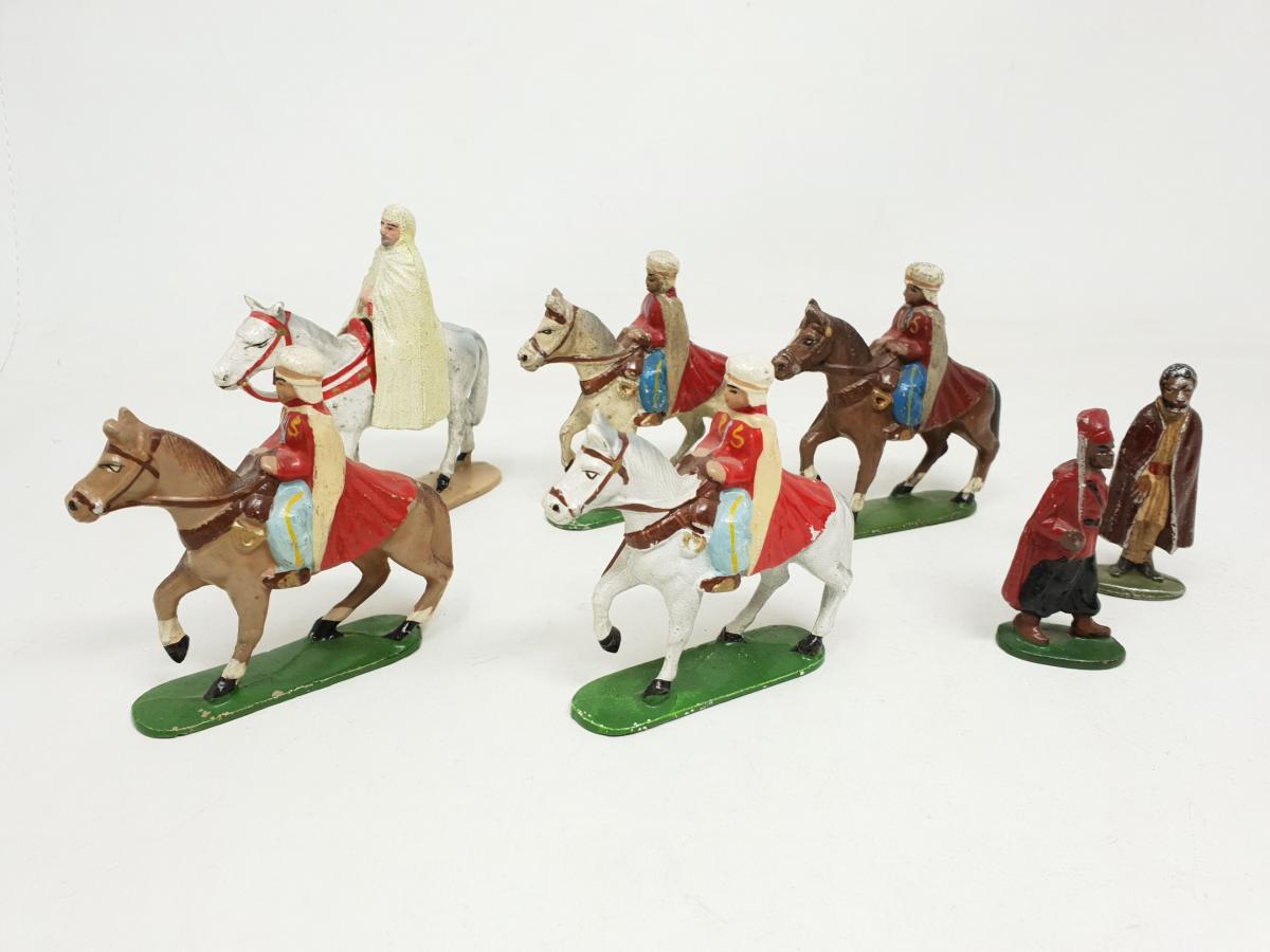 Quot;Les Figurines " Tome 4 - Une Histoire Sans Fin Reliure Dos Carré Collé