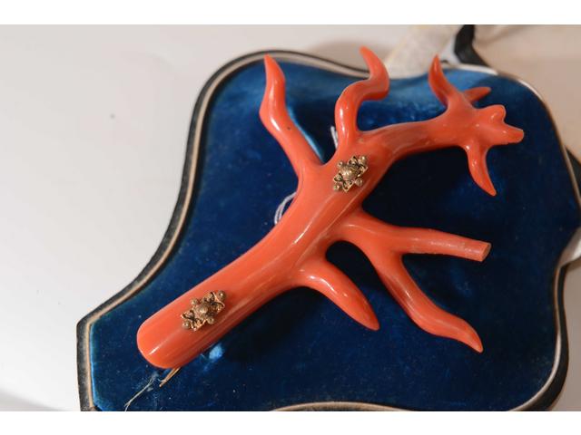 Lot De Bijoux Anciens (broche Et épingle) Thème Lierre - Corail Et émaux - Doré Plaqué Or - Occasion
