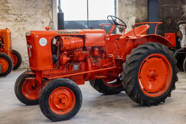 Tracteur Miniature En Bois D'acajou - Échelle 1/34 - Années 1950-1960 - Objet Rare De Collection