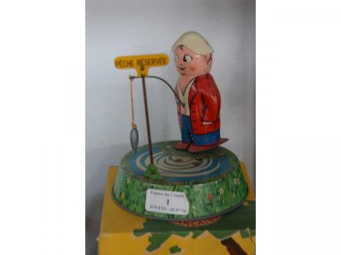 ANCIEN JOUET EN tôle a friction chef pompier ,old tin toy , MF 272 , no