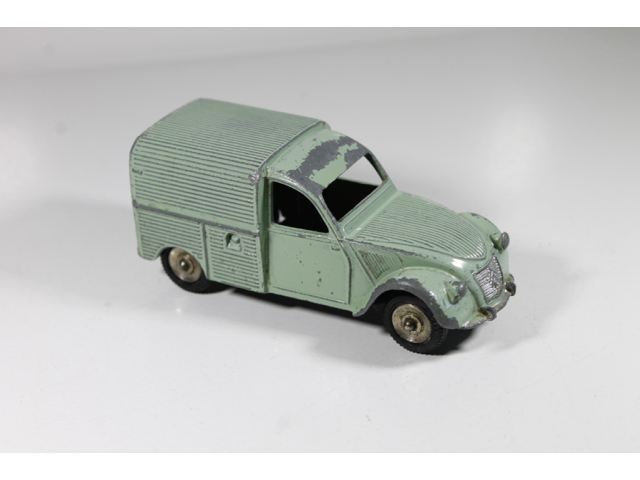 Modélisme - Guide Dinky Toys Anglais par Jean Michel Roulet 1933 a 1953