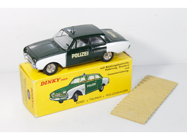 Petite voiture dinky toys Ford Taunus polizei - Collection