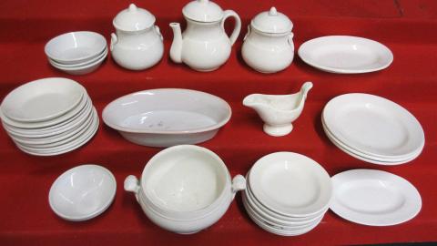 Dinette en faïence, 4 tasses et 4 sous-tasses