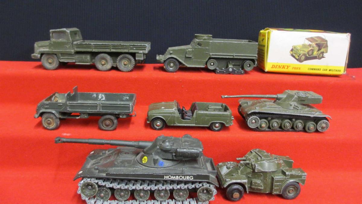 Véhicules militaires miniatures Dinky en guerre