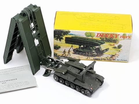 DINKY TOYS, piéces MOBILES en METAL pour char militaire AMX poseur de