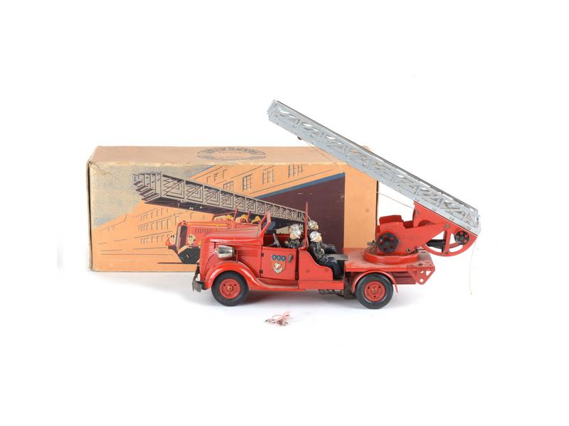 26 BATTAT - CAMION DE POMPIER - BÉBÉ / Véhicules pour tout petit (0-2 ans