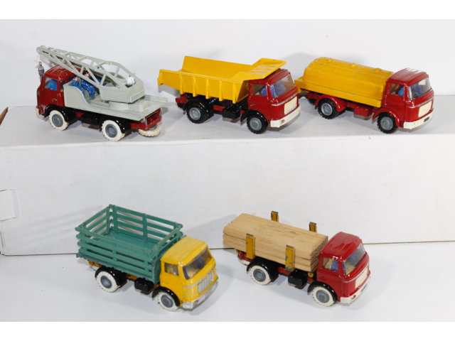 Ancienne DINKY TOYS FRANCE 584 CAMION BACHE GAK BERLIET + Boîte d