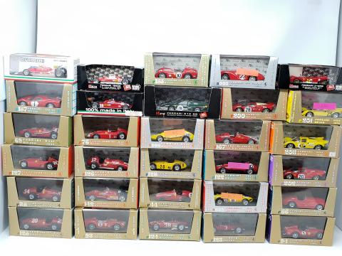 Dinky toys France - Caravane - version toit lisse - neuf en boite ref 811, Vente aux enchères : Jouets - Trains - Poupées - Automates