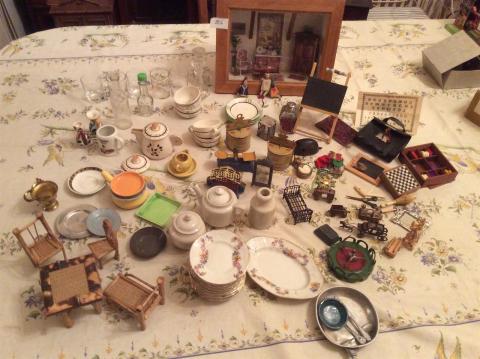 Lot Ancienne Dînette Poupées en porcelaine plusieurs décors jeux et