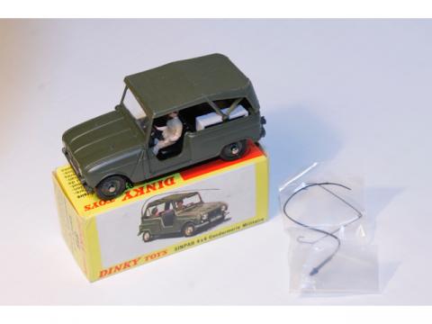 Un Intérieur Avec Sièges Pour La Renault 4 Sinpar De Dinky Toys France Au 1 43e 10587