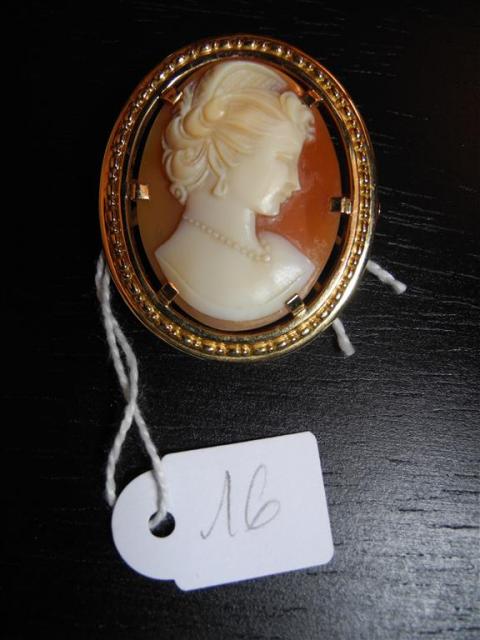 Broche Ancienne Camée - Bijou Vintage, Peut Aussi Servir De Pendentif, Occasion