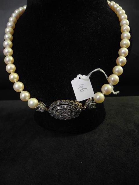 Collier Ancien En Perles De Corail - Occasion, A été Porté - Pièce Vintage à Caractère