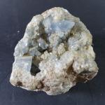 GEOLOGIE / MINERAUX - Petite géode de cristaux de calcite....