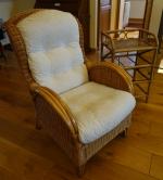 Lot en osier et bambou comprenant : un fauteuil (H. 100...