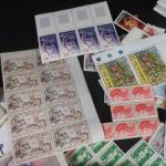 1 boite de timbres de courrier,  faciale