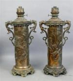 88 - Paire de lampes à pétrole en bronze, corps...