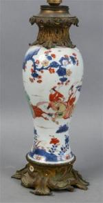 91 - Lampe balustre en porcelaine du Japon à décor...