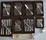 CHRISTOFLE
Ménagère en métal argenté, comprenant:
- douze fourchettes à poisson
- douze...