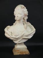 LEBRUN, époque XIX' : Buste de femme. Marbre blanc sculpté...