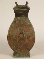 84 - CHINE Vase hu couvert en bronze à patine...