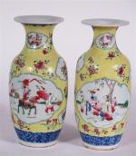 120 - CHINE - Paire de vases en porcelaine à...
