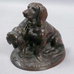 83 - FREMIET Emmanuel (1824-1910) : Deux chiens bassets :...